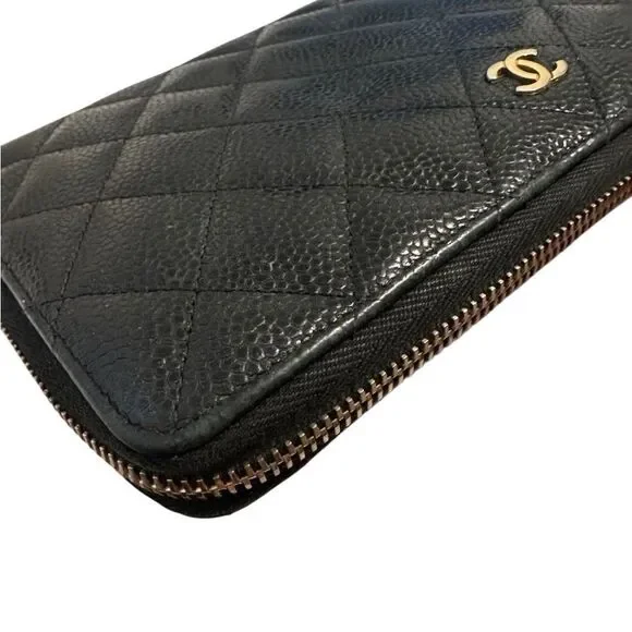 CHANEL Black and Gold Quilted Clutch - Picture 9 of 12